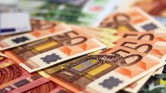 Saradniku u nastavi januarska neto plata skoro 6.000 eura