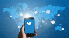 Годишњи приход Твитера опао 40 одсто