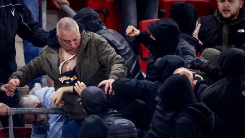 Napadnute porodice fudbalera Vest Hema, navijači ih odbranili, sukob igrača i redara thumb2.jpg