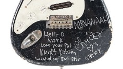 Razbijena gitara Kurt Kobejna prodata za skoro 600.000 dolara