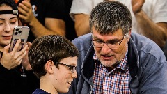 Мурињо поклонио медаљу младом навијачу Роме