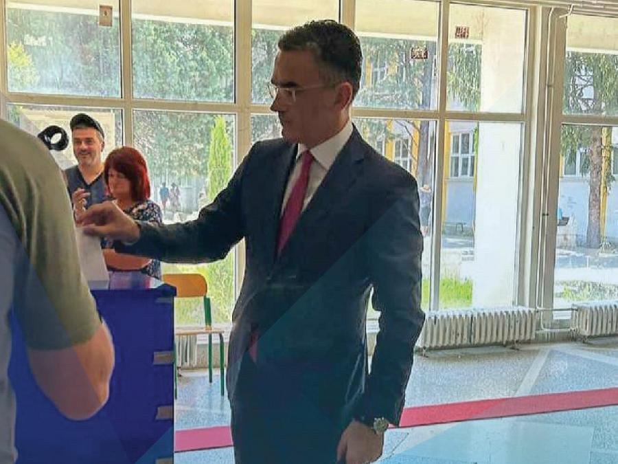 Лепосавић гласао у Вару