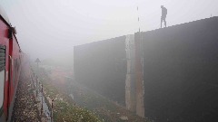 Најмање 50 мртвих, 300 повријеђених у судару возова у Индији