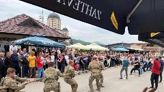 Лепосавић: Срби и војници Кфора одмjеравају снаге конопцем