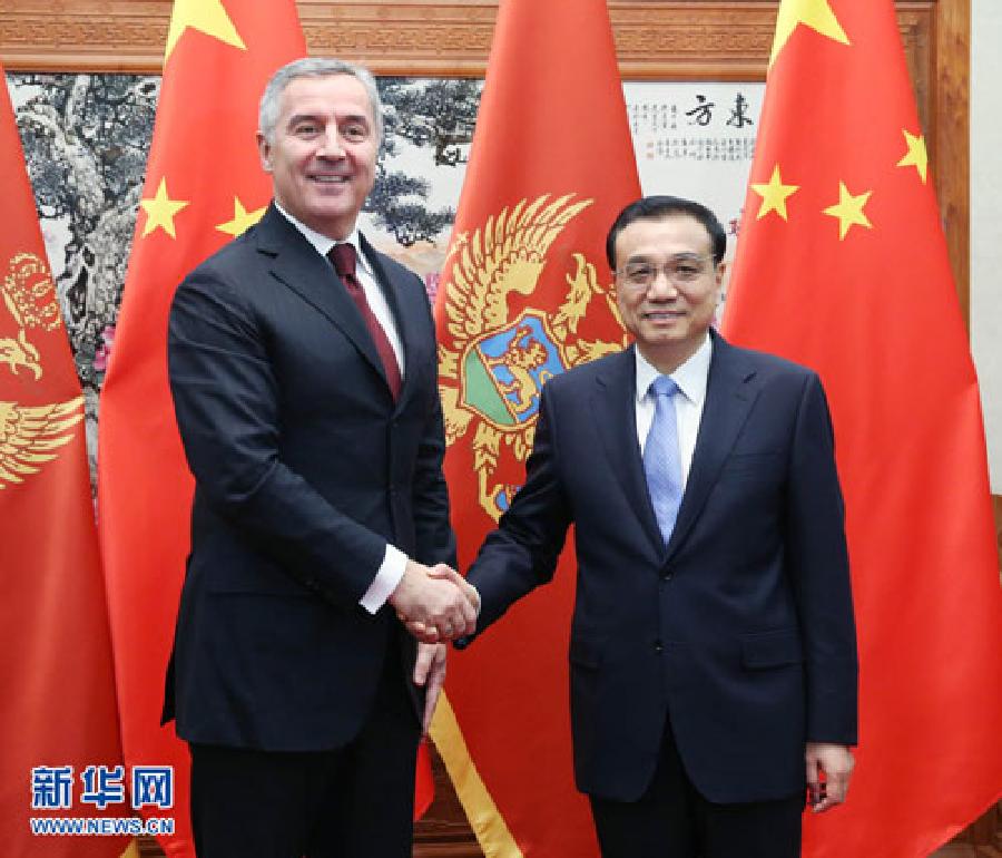 Мило Ђукановић, тада премијер Црне Горе са кинеским премијером Ли Кећиангом током састанка у Пекингу у новембру 2015. године.