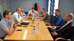 Радиће на увођењу аутобуса од аеродрома у Зети до свих градова