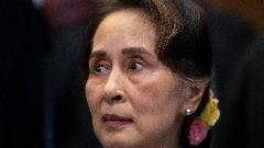 Бивша предсједница Аунг Сан Су Ћи пребачена из затвора у државно здање