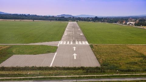 Poginuo pilot u padu malog aviona kod Batajnice thumb2.jpg