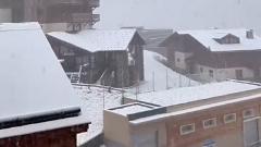 Снијег забијелио Алпе: Зима је почела