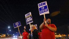 Око 13.000 радника ступило у штрајк у три аутомобилске фабрике