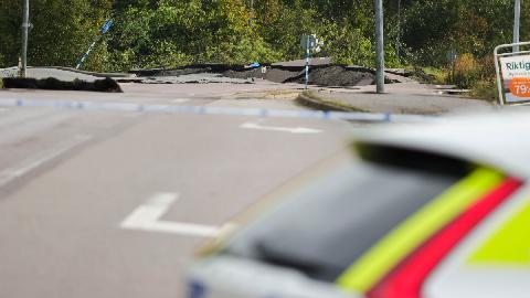 Рупа прогутала дио ауто-пута у Шведској, троје повријеђено