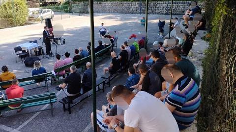 Копривица одржао концерт у кругу болнице у Доброти