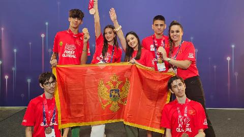 Crnogorski robotičari treći na Olimpijadi u Singapuru thumb2.jpg