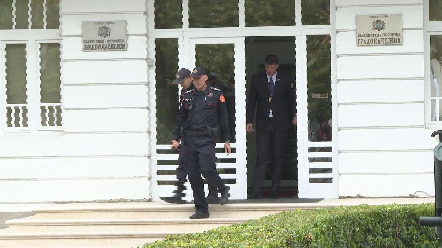 Запослени евакуисани