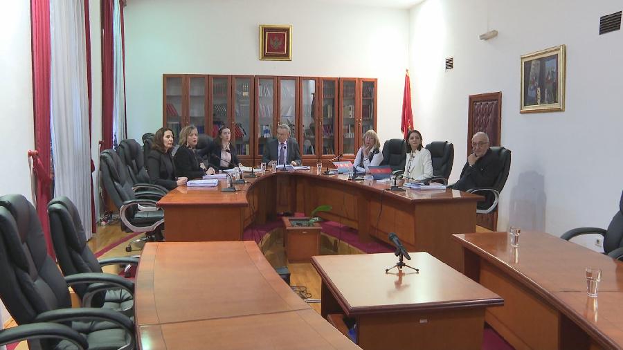 Са раније сједнице Уставног суда