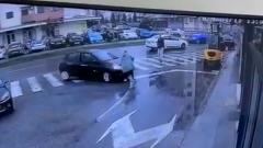 Uznemirujuće: Automobil udara ženu na pješačkom prelazu 