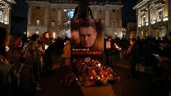 U Rimu na bdenju sa bakljama odata pošta Navaljnom