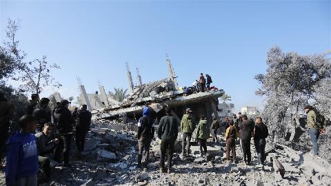 Broj mrtvih u Gazi premašuje 29.500; Šef Mosada u Parizu na razgovore o primirju