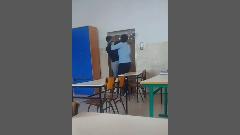 Objavljen snimak: Nastavnik i učenik se sukobili u učionici
