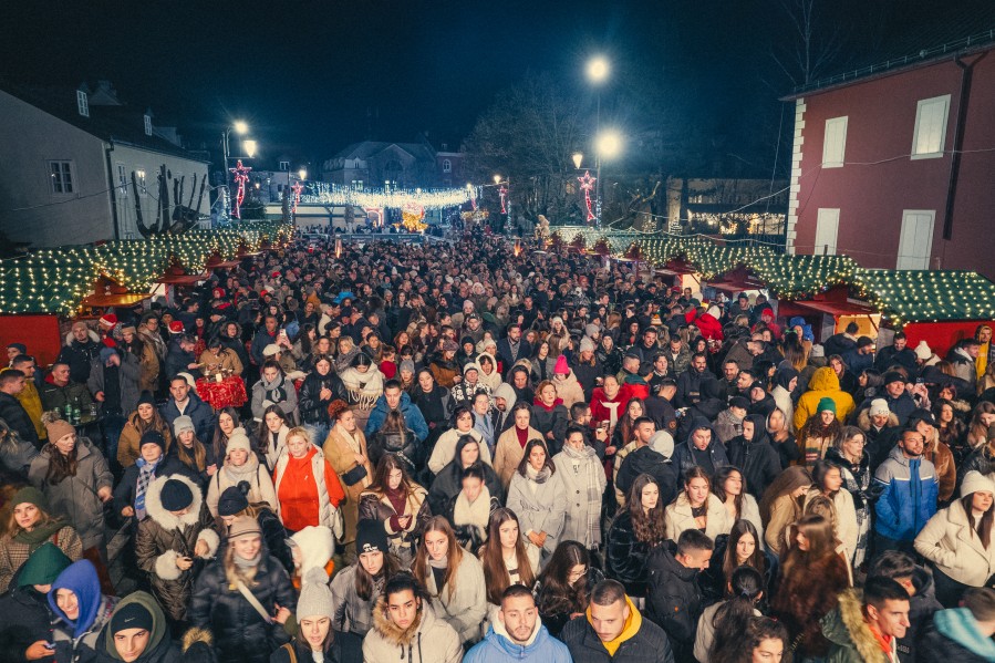  Publika uživala uz muziku, hranu i piće 