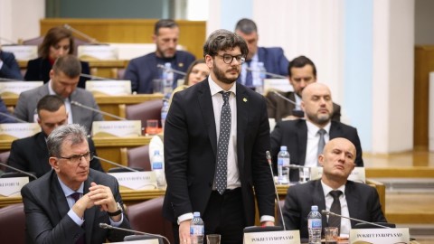 "Vlada da povuče odluku o prinudnoj upravi, ako je to uslov opozicije" thumb2.jpg
