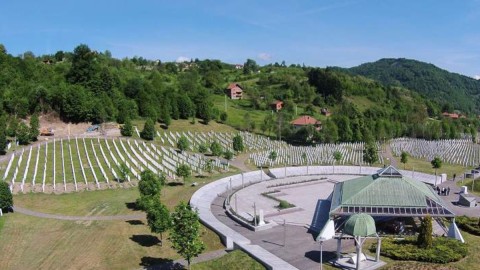 Bivši general VRS priznao odgovornost za genocid u Srebrenici thumb2.jpg