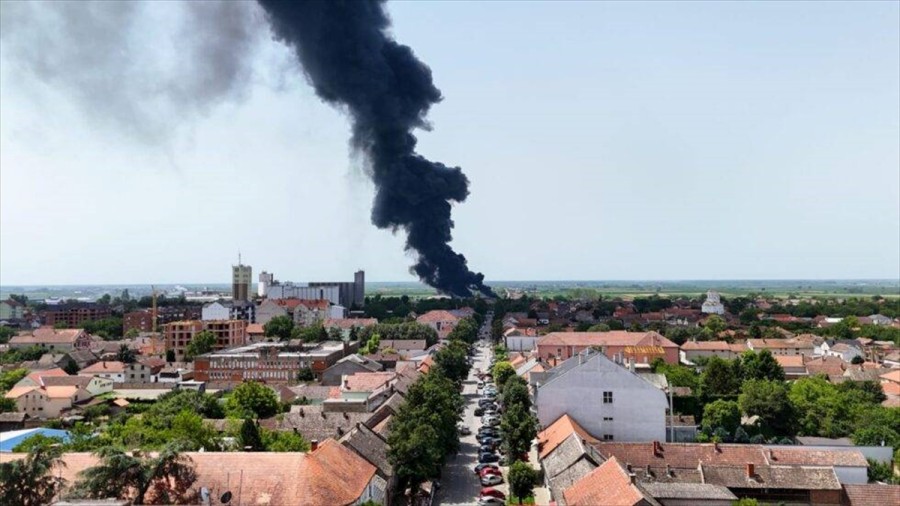 Ogroman dim iznad grada