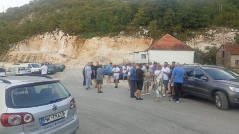 Zabrinuti za zdravlje traže uklanjanje deponovanog spornog materijala thumb2.jpg