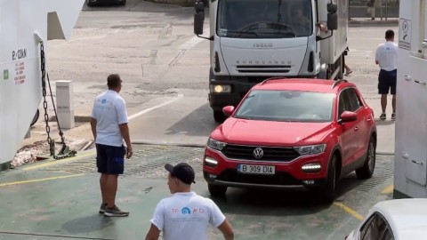 Radnici na trajektu kao glineni golubovi: Četvorica tukla redara thumb2.jpg