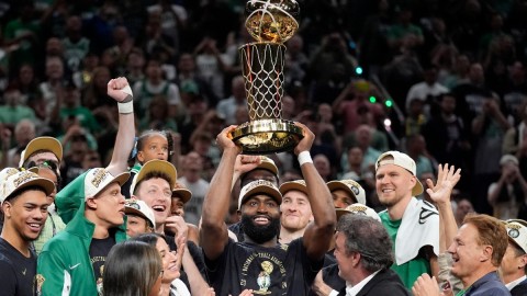 Lov na Boston Seltikse, Vučevićev tim u novom ruhu, "dinastija" porodice Džejms thumb2.jpg