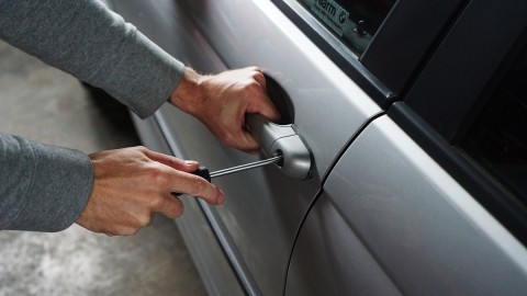 Uhapšen državljanin Gruzije, osumnjičen da je iz automobila ukrao 1.630 eura thumb2.jpg