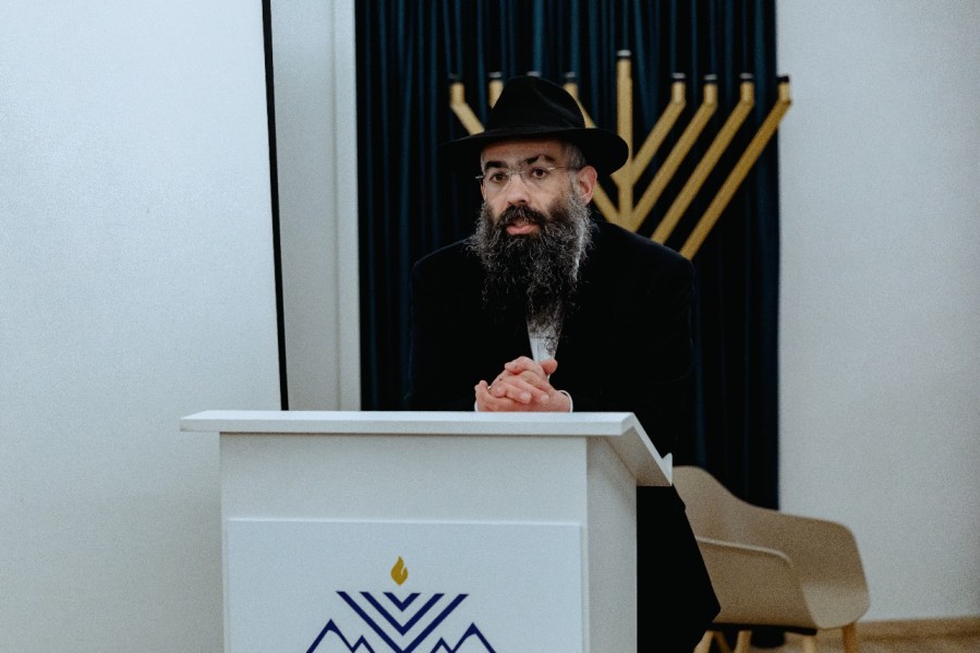 Vrhovni rabin Ari Edelkopf pročitao molitvu i obavio ceremoniju paljenja svijeća u sjećanje na stradale