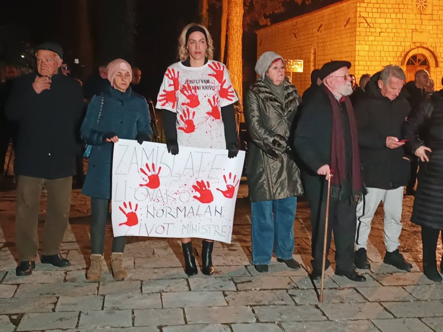 Okupljeni građani