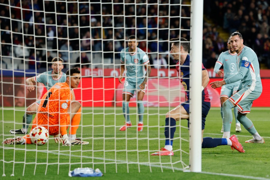 Robert Levandovski daje gol za 4:2