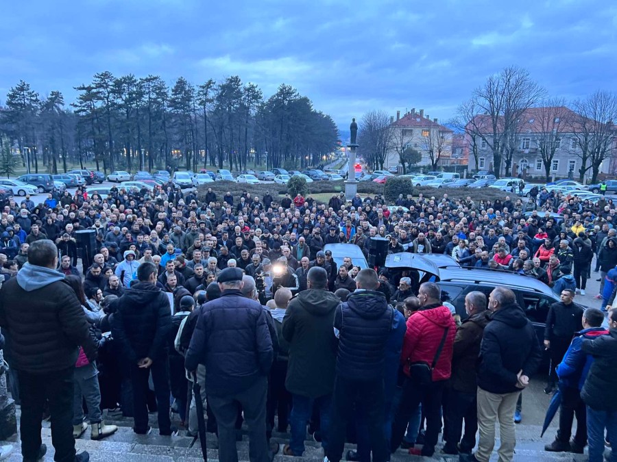 Protest zbog oslobađajuće presude zbog ubistva Ljubiše Mrdaka