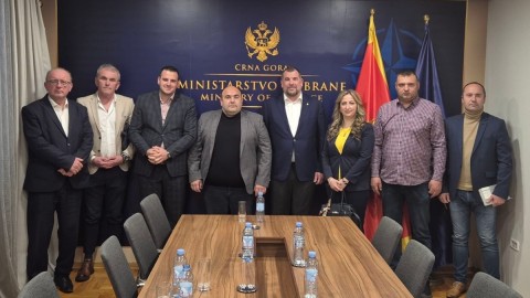 Krapović sa predstavnicime Opštine Andrijevica o gradnji kasarne thumb2.jpg