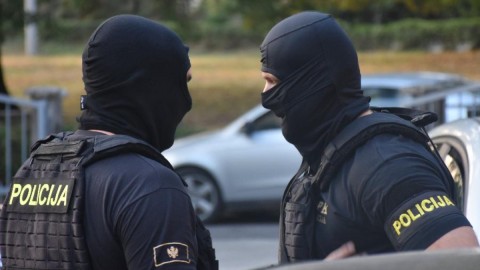 Uhapšeni vlasnik "Agrarije" Velimir Milačić, vlasnik "BatBojane" Žarko Bulatović i Mujo Mujević iz Rožaja thumb2.jpg