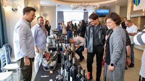 Opština Bar: Otvoreno premijerno izdanje "De Wine Fest“ thumb2.jpg