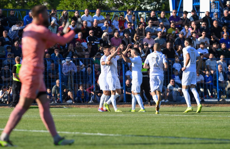 Slavlje fudbalera Budućnosti nakon gola Andreja Camaja