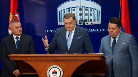 Obustavljena isplata novca na svim nivoima vlasti Dodikovoj i Stevadićevoj stranci thumb2.jpg