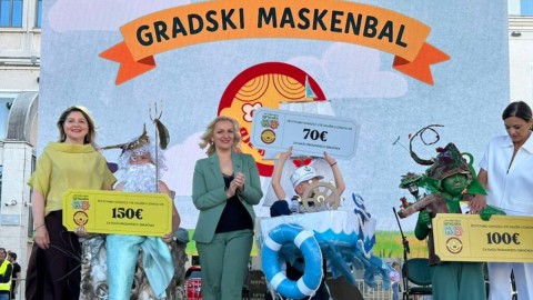 Borovinić Bojović uručila nagrade učesnicima Gradskog maskenbala thumb2.jpg