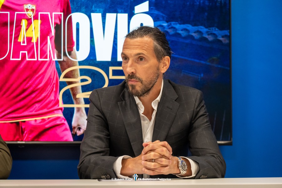 Dejan-Boske Damjanović na predstavljanju