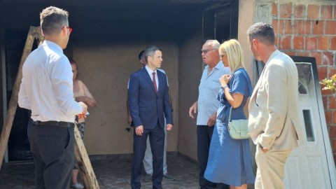Mujović: Glavni grad će pomoći porodici Ćetković nakon požara thumb2.jpg