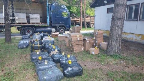 Granična policija u Beranama zaplijenila robu vrijednosti preko 76.000 eura thumb2.jpg