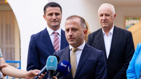 Svečano otvorena četiri nova bloka Slovenske plaže, investicija vrijedna oko 14 miliona eura thumb2.jpg