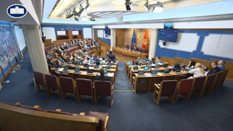 Šaranović: Lider URA htio da preuzme šverc cigareta; Abazović: Bavite se falsifikatima thumb2.jpg