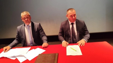 Predsjednik Opštine Plužine i ministar Šćekić potpisali ugovor o otvaranju Omladinskog kluba thumb2.jpg