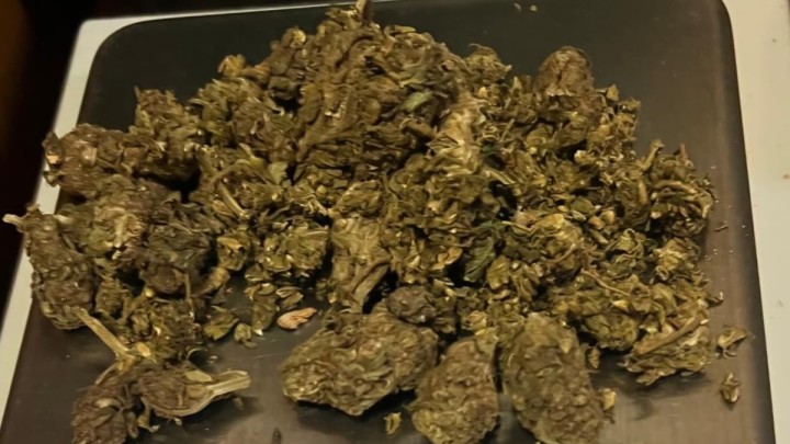 Uhapšeno operativno interesantno lice - vozio pod dejstvom marihuane, nađena i droga thumb3.jpg