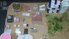 Budva: Uhapšeni ruski državljani, pronađena marihuana, kokain, opijati... thumb1.jpg