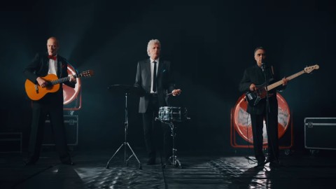 Daleka obala – Dean, Zoki i Jadran predstavljaju novi singl i video spot za pjesmu "I dalje se smijem" thumb2.jpg